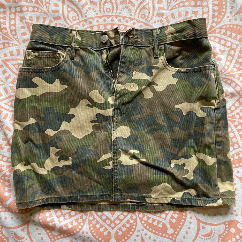 Gap camo print denim skirt size 27